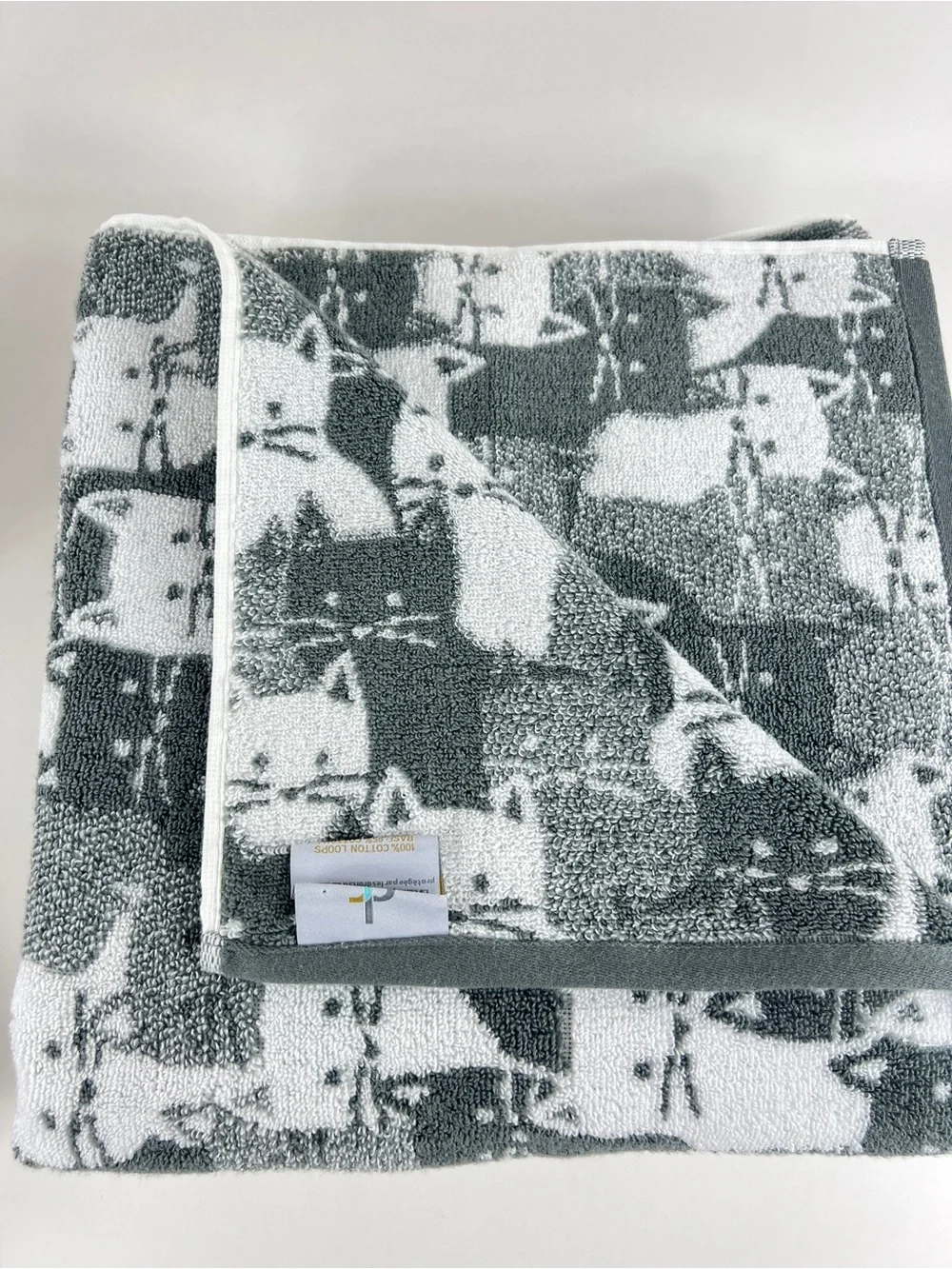 Deborah Connolly Bath Towel Set Gray White Cat Design Cotton Blend 2 Pc NEW
